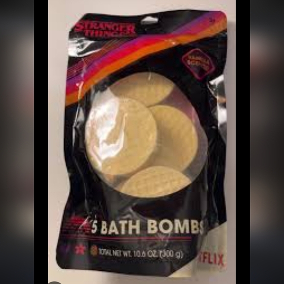 Stranger Things 5 Bath Bombs Waffle Shaped 300g New - Picture 1 of 2